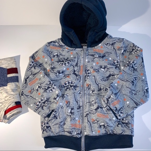 S10PE Boys hoodie
NWT - Picture 1 of 3